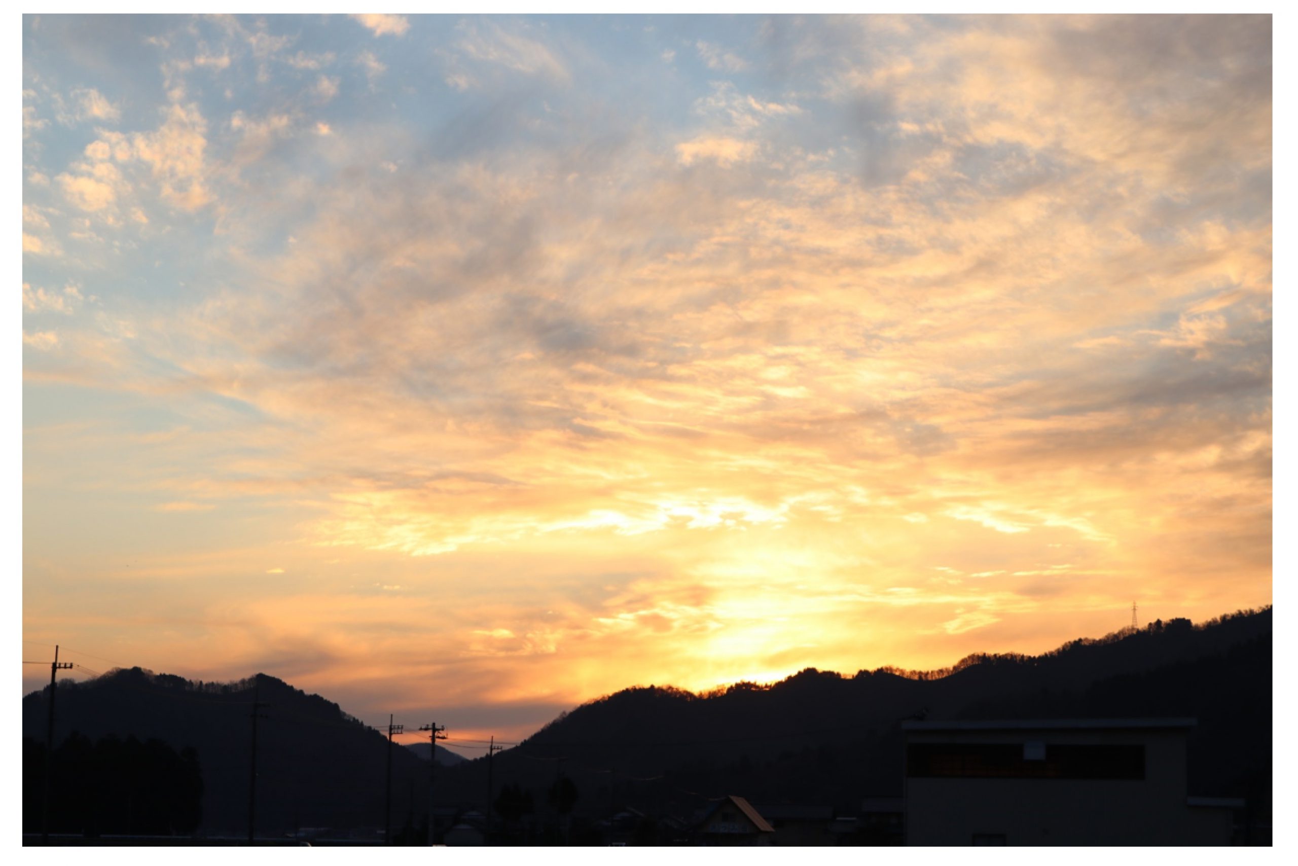 マジックアワーに撮影した写真です